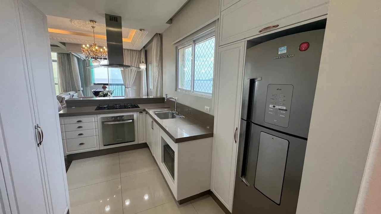 Ville de France: Luxury Oceanfront Apartment in Itapema