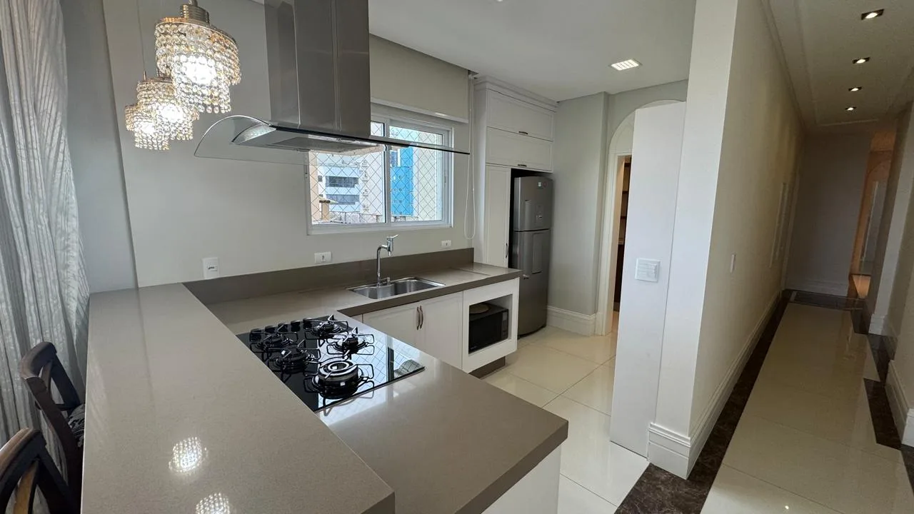 Ville de France: Luxury Oceanfront Apartment in Itapema