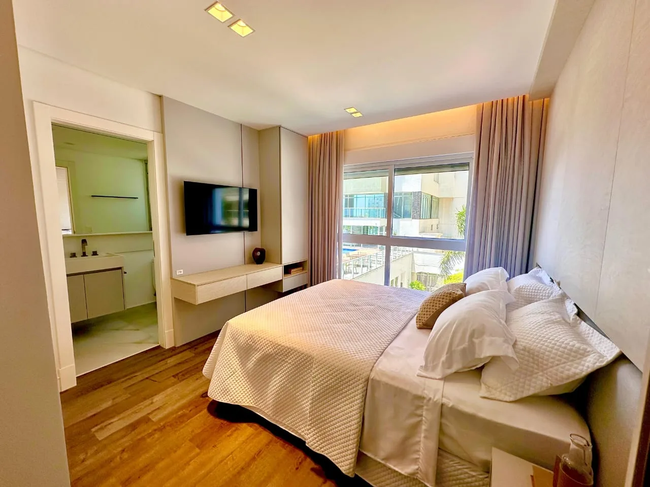 Le Blanc Residence: Luxury Villa with Infinity Pool in Praia Brava