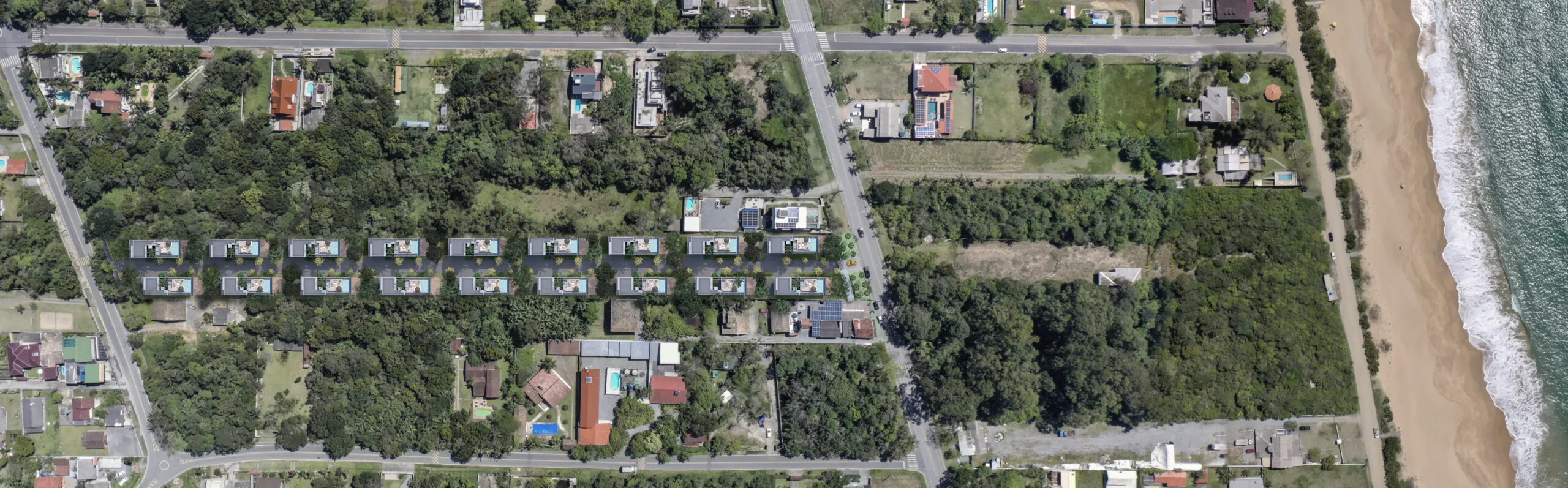 AYA Casas: Ultra-Luxury Brutalist Residence with Private Garden in Balneário Camboriú