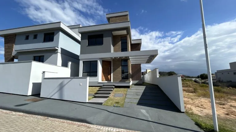 Villa Pamplona: Premium House with Private Garden in Florianópolis — Florianópolis