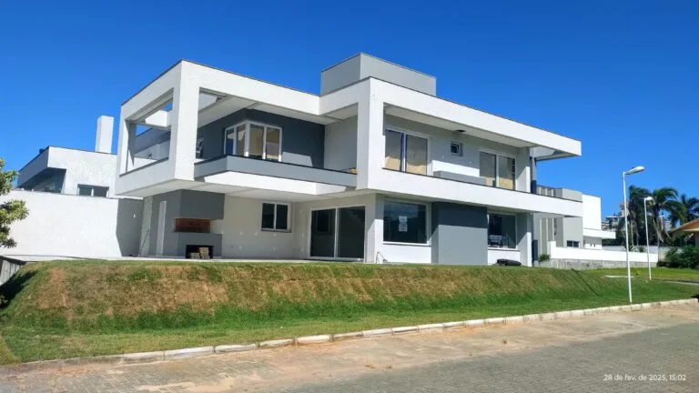 Jardim Ingleses: Luxury House with Private Pool in Florianópolis — Florianópolis