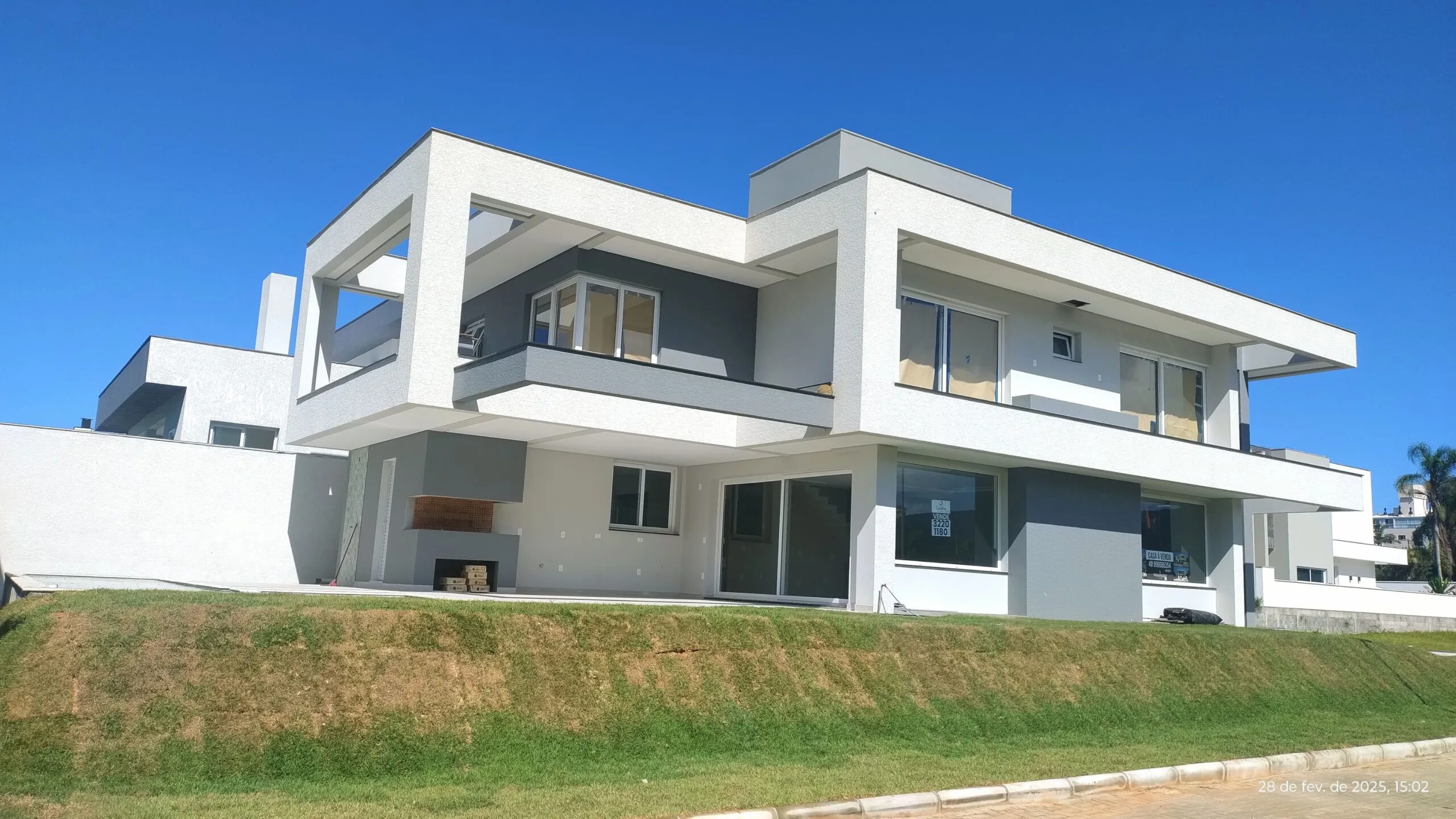 Jardim Ingleses: Luxury House with Private Pool in Florianópolis
