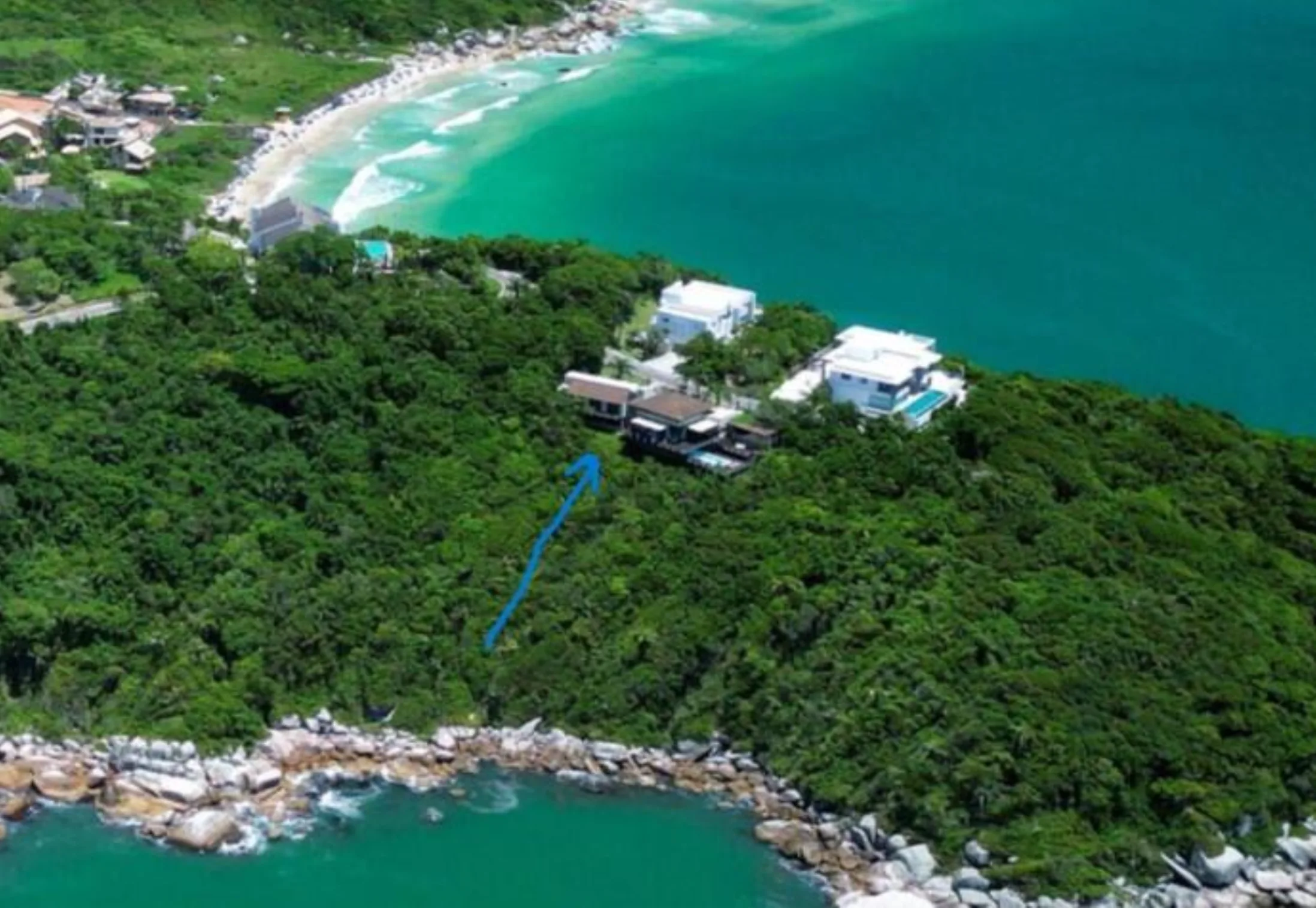 Recanto das Marés: Ultra-Luxury Oceanfront House in Governador Celso Ramos