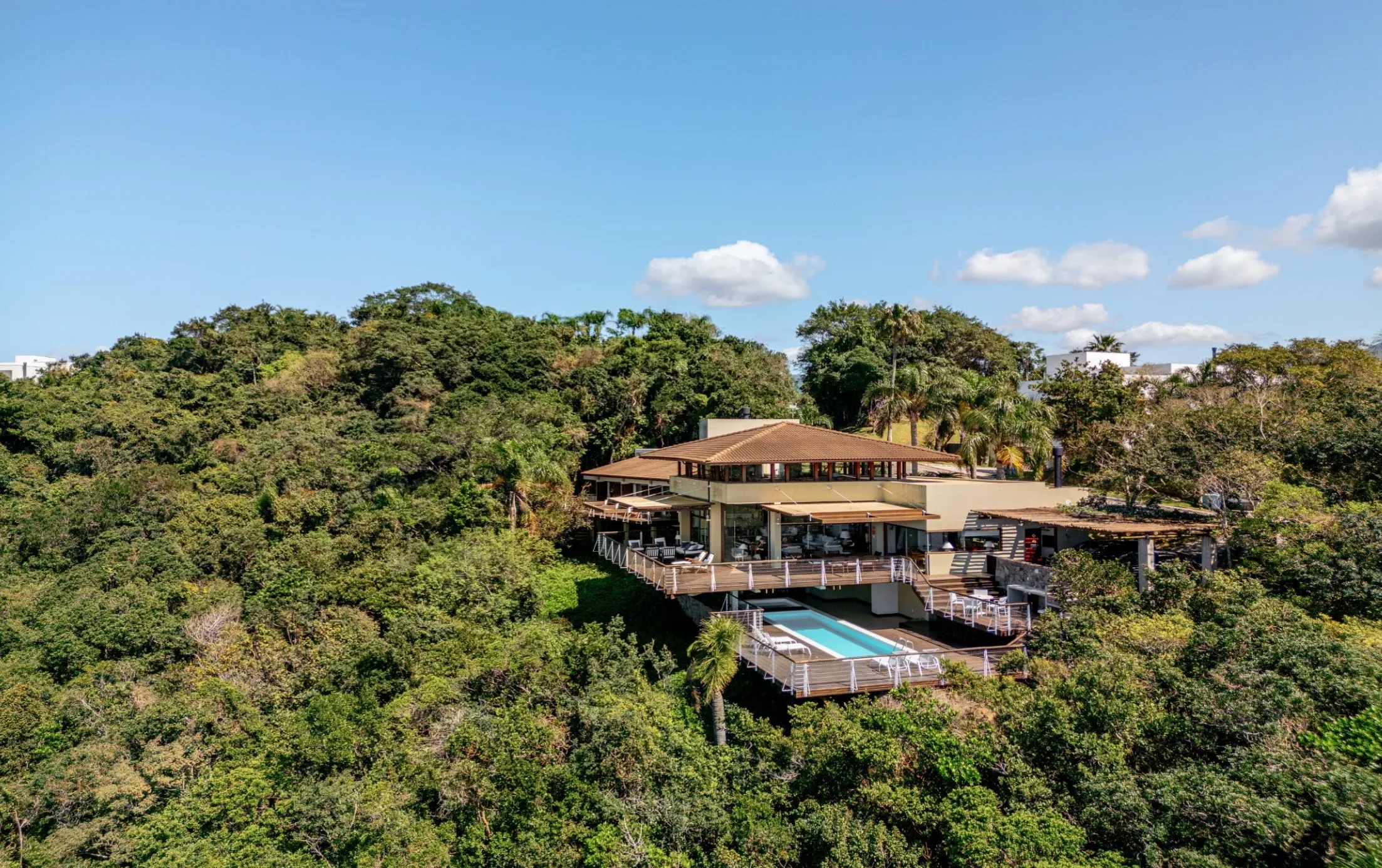 Recanto das Marés: Ultra-Luxury Oceanfront House in Governador Celso Ramos