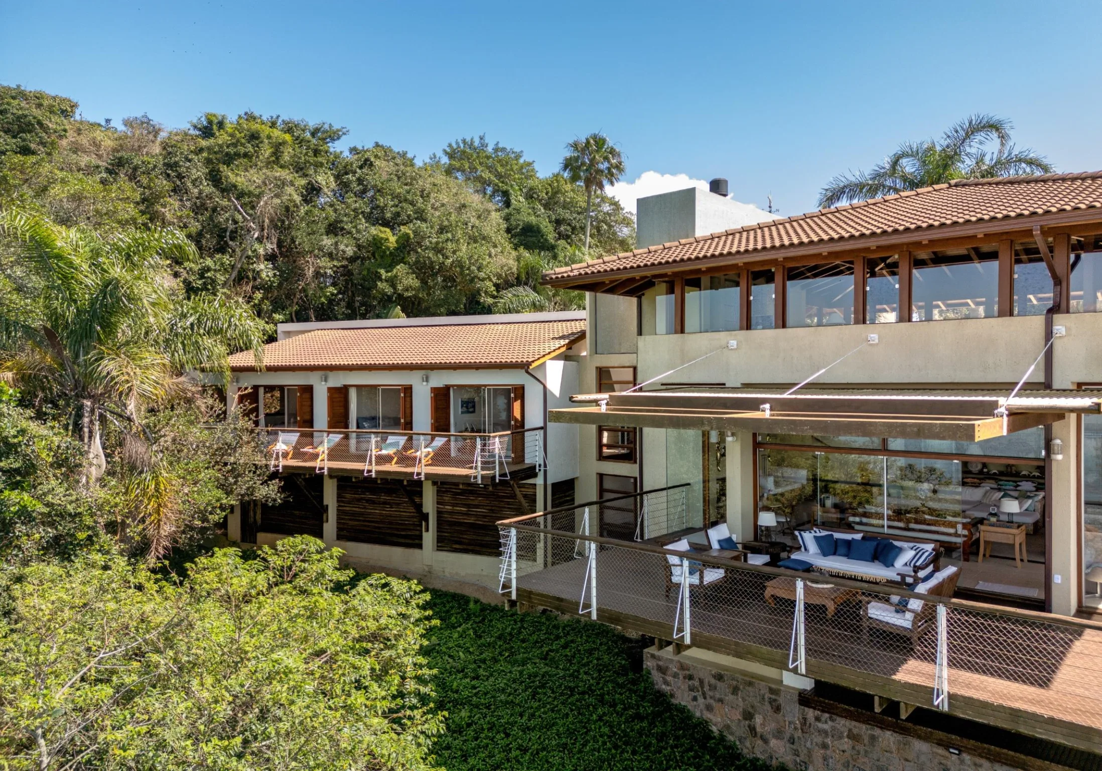 Recanto das Marés: Ultra-Luxury Oceanfront House in Governador Celso Ramos