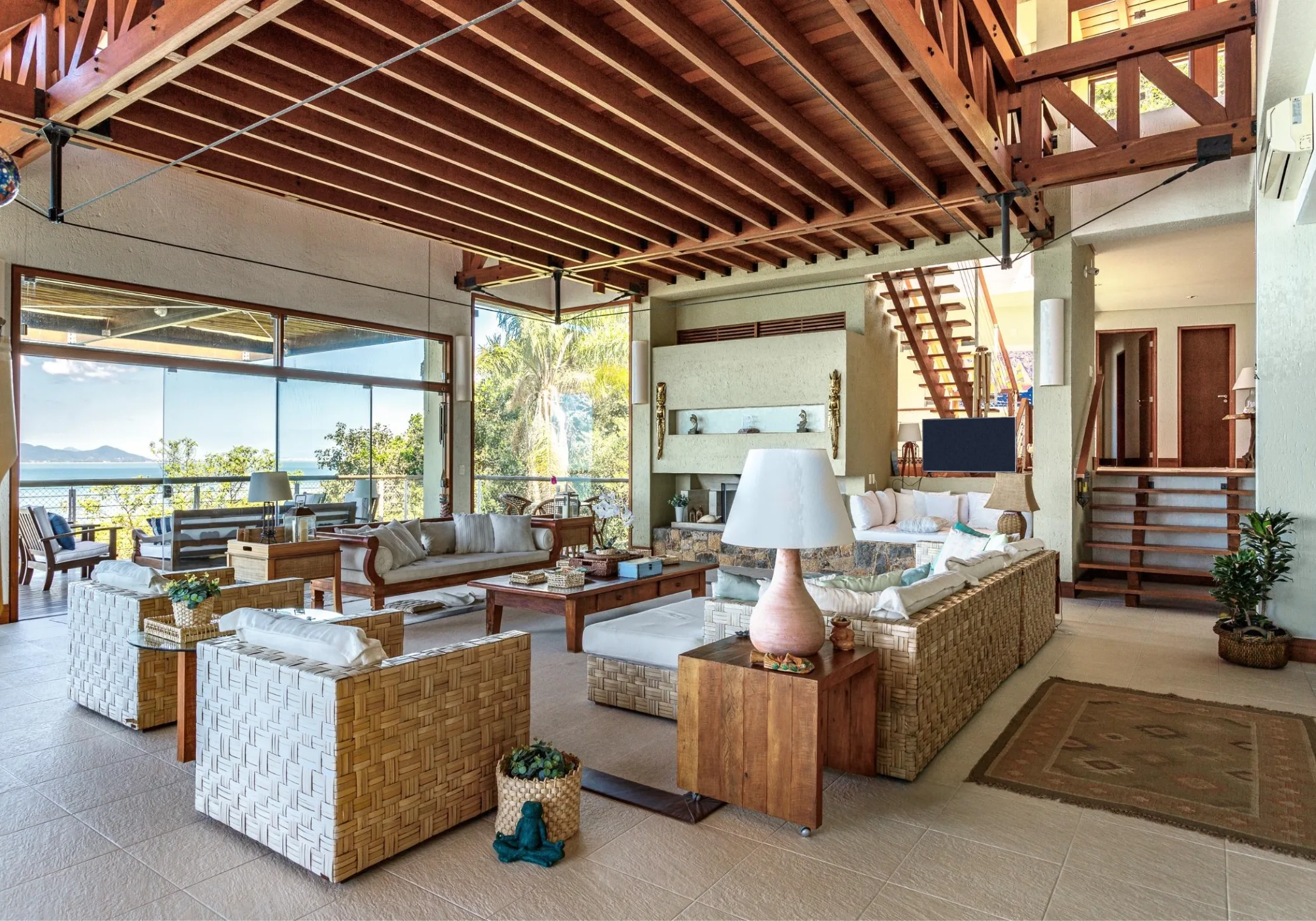 Recanto das Marés: Ultra-Luxury Oceanfront House in Governador Celso Ramos