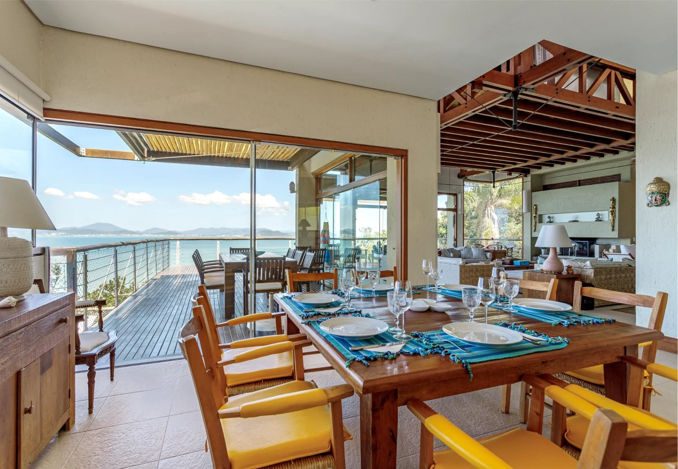 Recanto das Marés: Ultra-Luxury Oceanfront House in Governador Celso Ramos