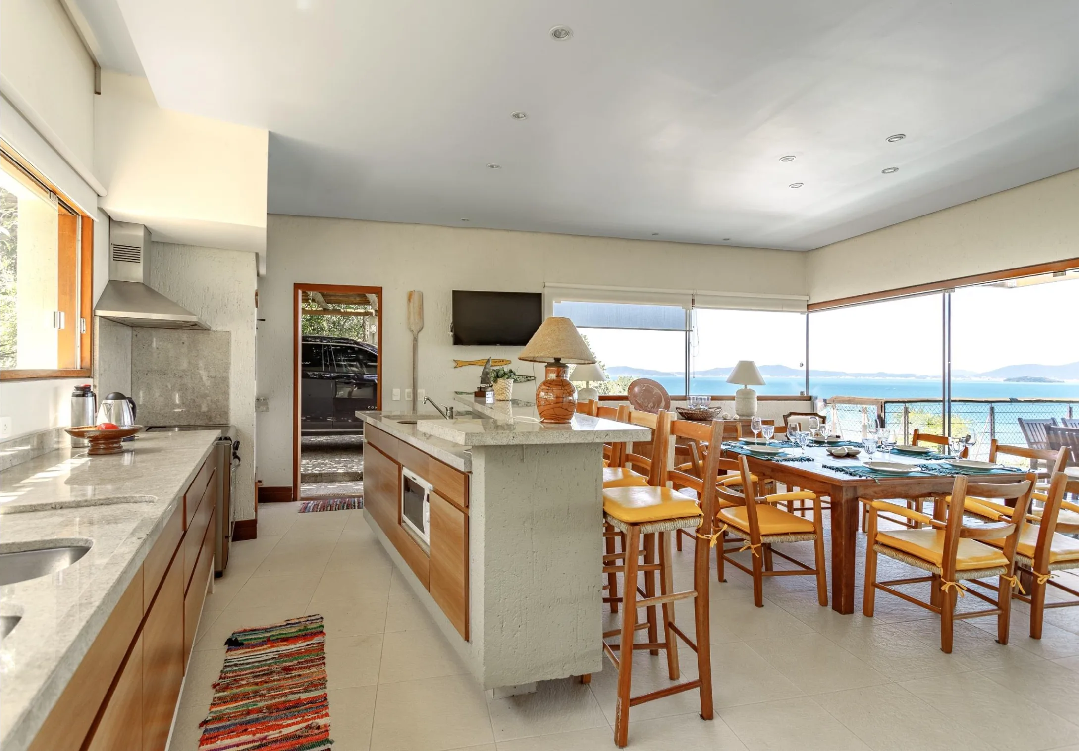 Recanto das Marés: Ultra-Luxury Oceanfront House in Governador Celso Ramos