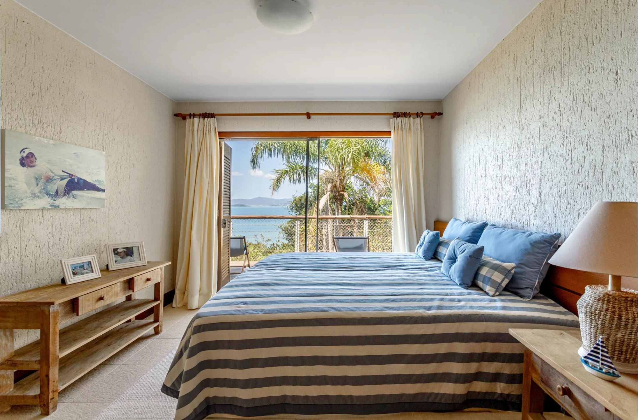 Recanto das Marés: Ultra-Luxury Oceanfront House in Governador Celso Ramos