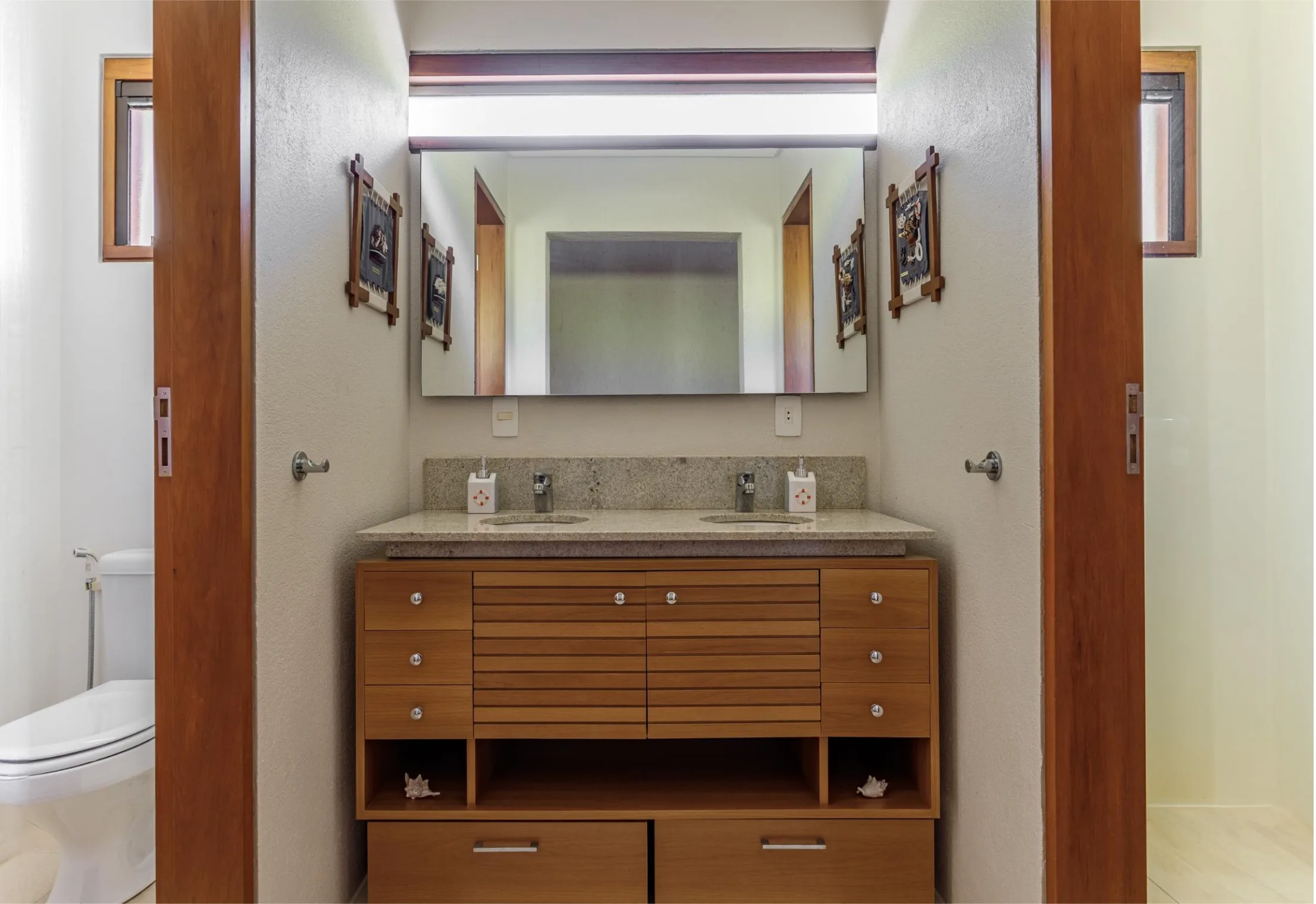 Recanto das Marés: Ultra-Luxury Oceanfront House in Governador Celso Ramos