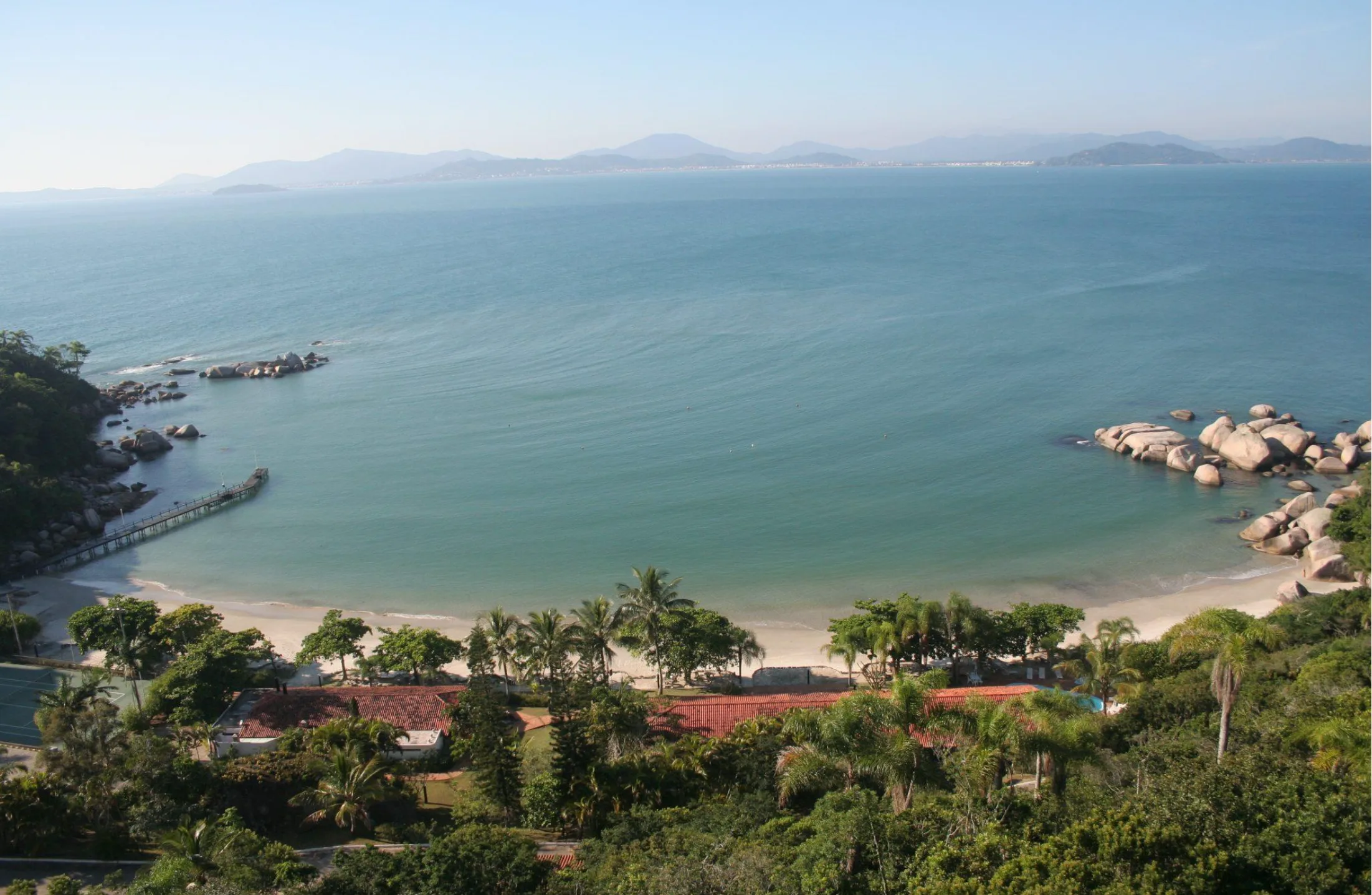 Recanto das Marés: Ultra-Luxury Oceanfront House in Governador Celso Ramos