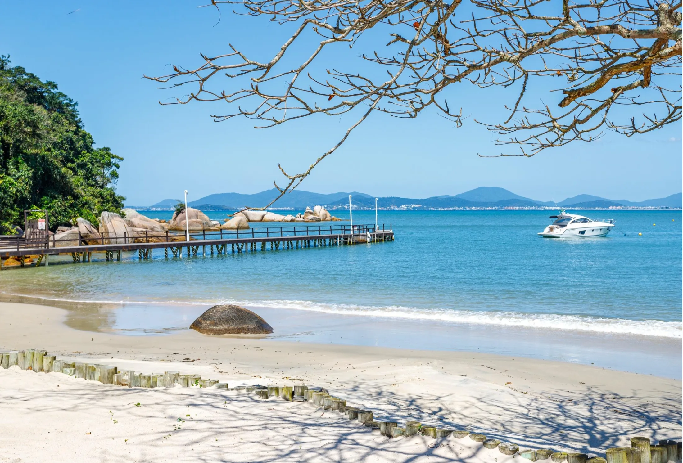 Recanto das Marés: Ultra-Luxury Oceanfront House in Governador Celso Ramos