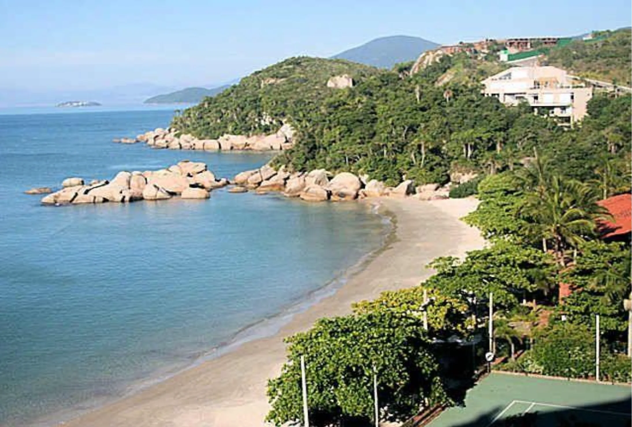 Recanto das Marés: Ultra-Luxury Oceanfront House in Governador Celso Ramos