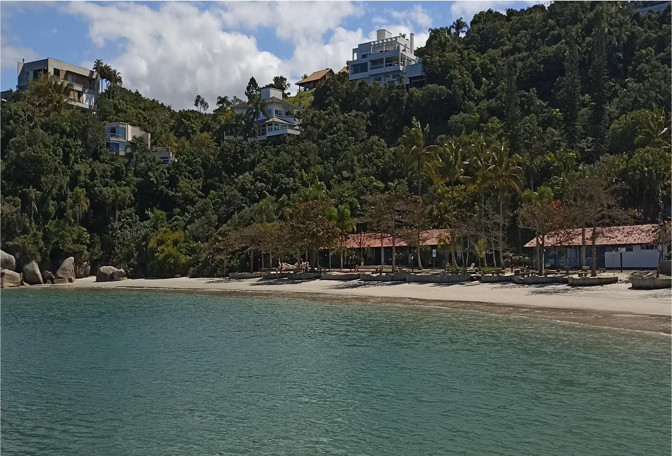 Recanto das Marés: Ultra-Luxury Oceanfront House in Governador Celso Ramos