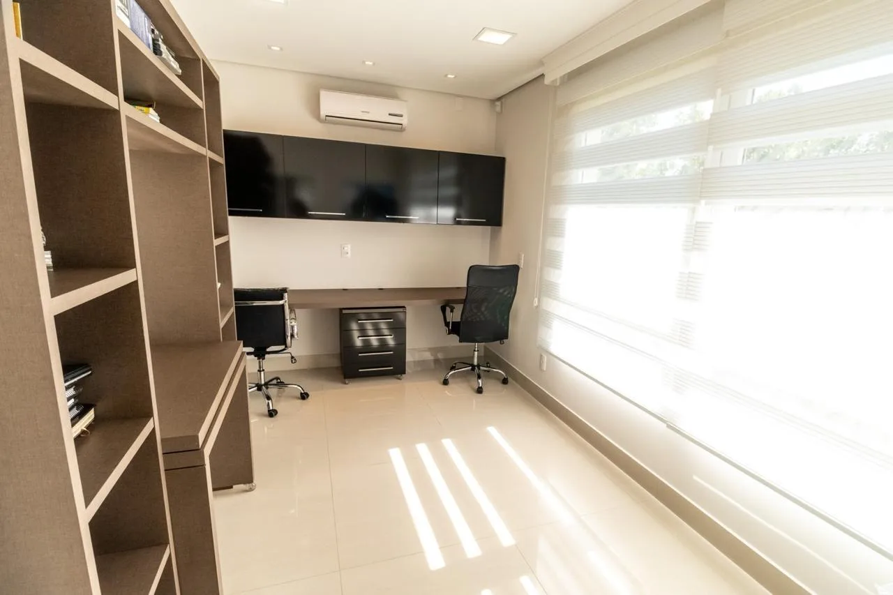 Jurerê Internacional: Ultra-Luxury Residence with Private Garden in Florianópolis