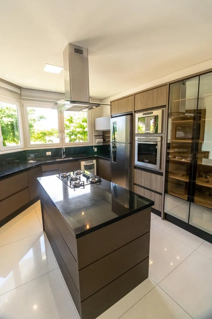 Jurerê Internacional: Ultra-Luxury Residence with Private Garden in Florianópolis