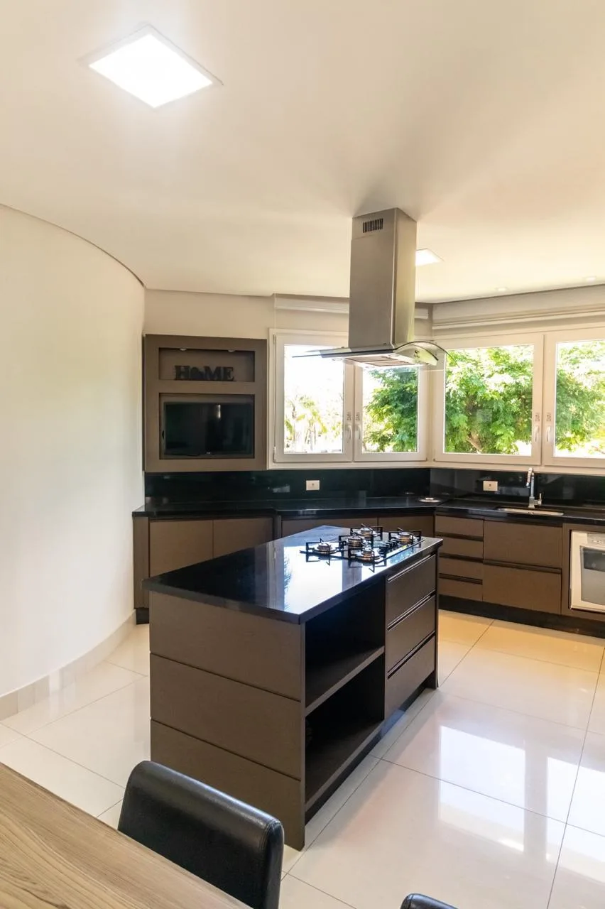 Jurerê Internacional: Ultra-Luxury Residence with Private Garden in Florianópolis