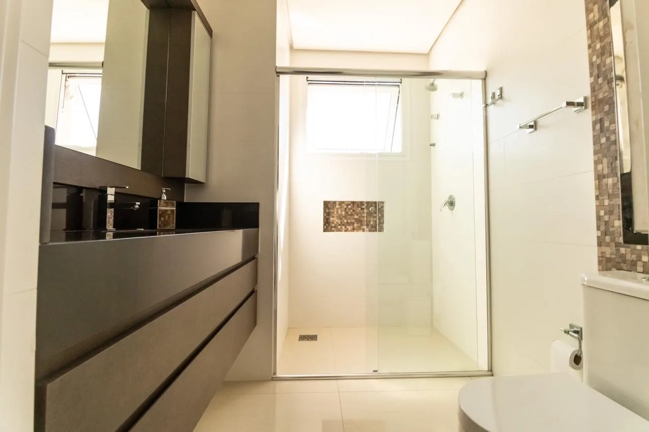 Jurerê Internacional: Ultra-Luxury Residence with Private Garden in Florianópolis