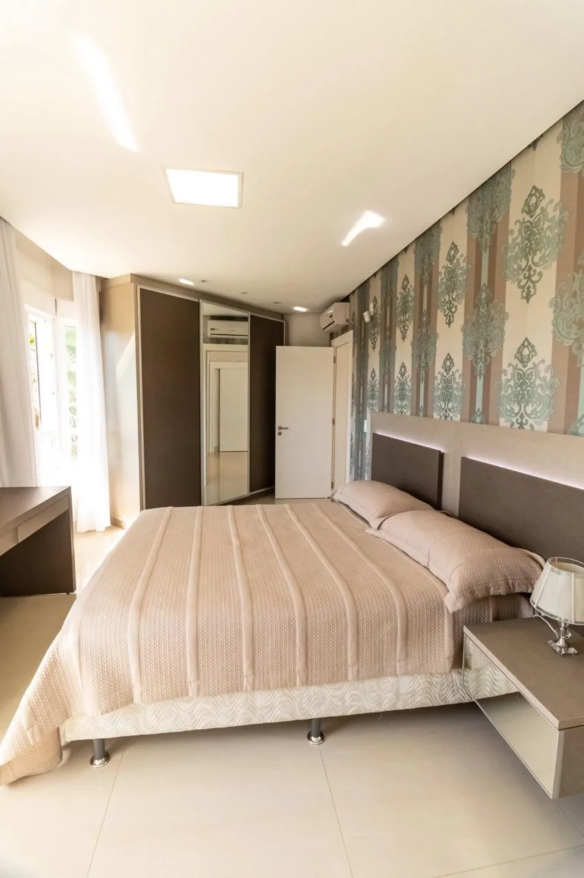 Jurerê Internacional: Ultra-Luxury Residence with Private Garden in Florianópolis