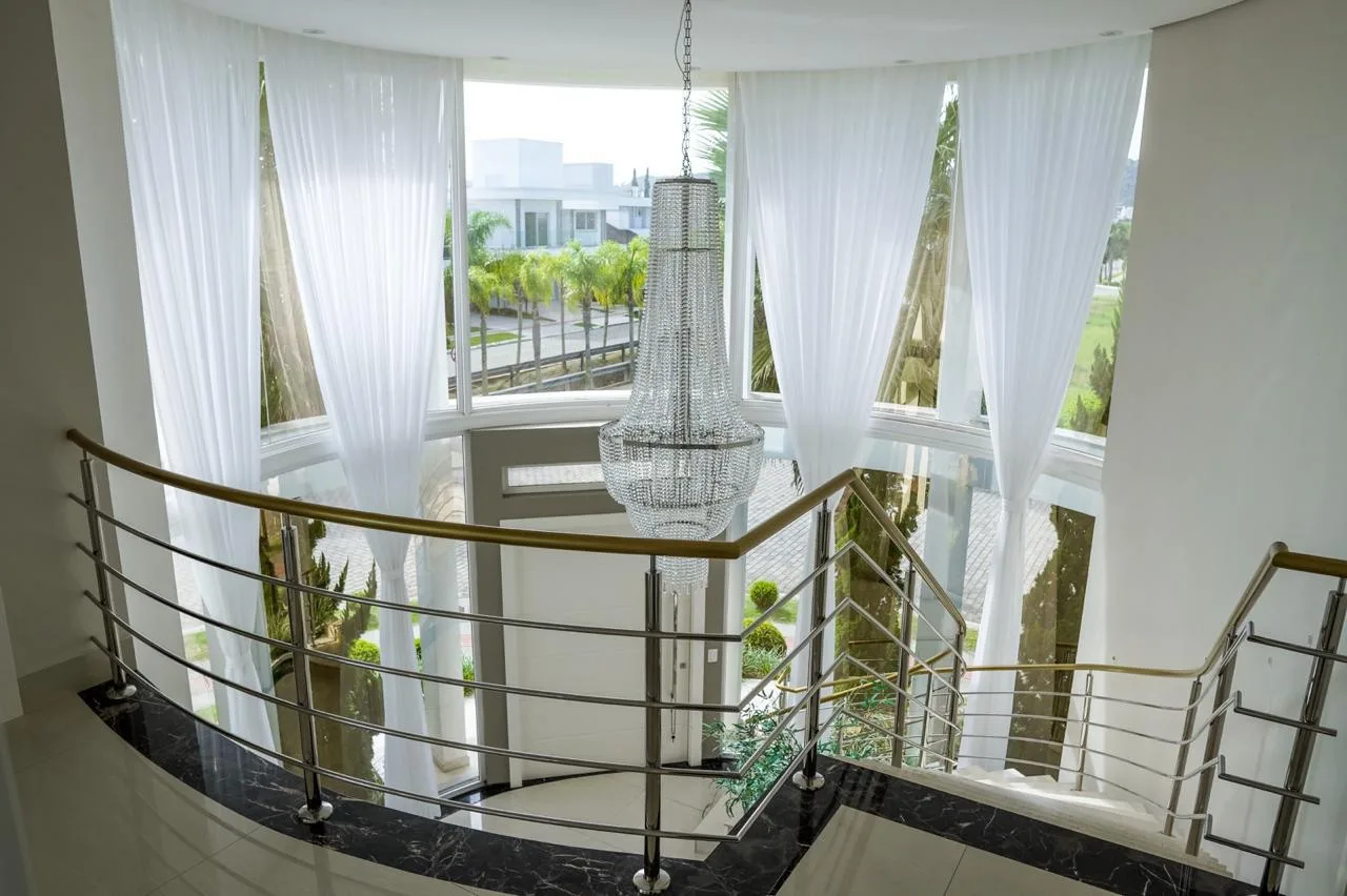 Jurerê Internacional: Ultra-Luxury Residence with Private Garden in Florianópolis
