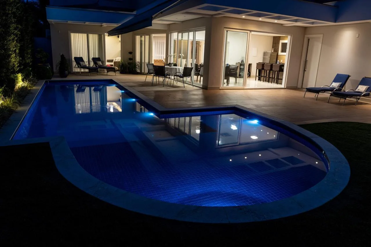 Jurerê Internacional: Ultra-Luxury Residence with Private Garden in Florianópolis