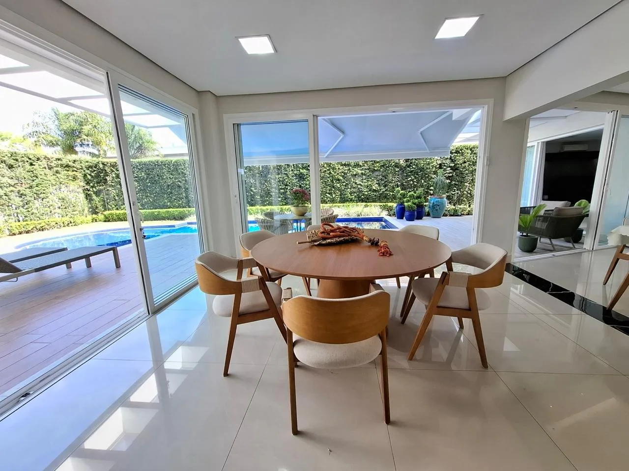 Jurerê Internacional: Ultra-Luxury Residence with Private Garden in Florianópolis