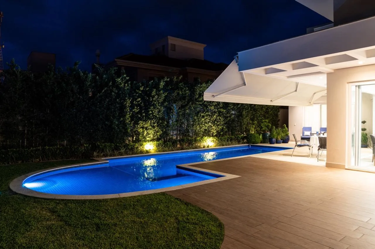 Jurerê Internacional: Ultra-Luxury Residence with Private Garden in Florianópolis