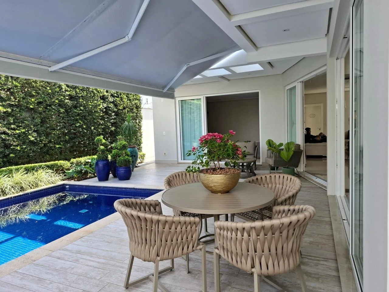 Jurerê Internacional: Ultra-Luxury Residence with Private Garden in Florianópolis