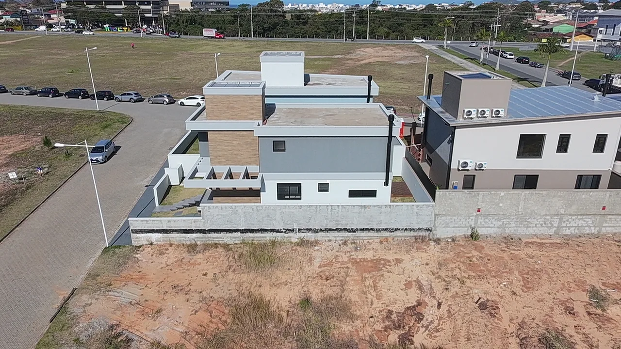 Villa Pamplona: Premium House with Private Garden in Rio Tavares