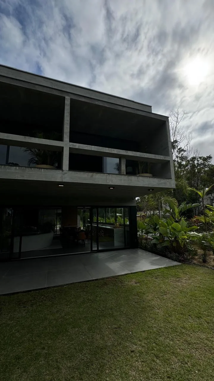 AYA Casas: Ultra-Luxury Brutalist Residence with Private Garden in Praia do Estaleiro