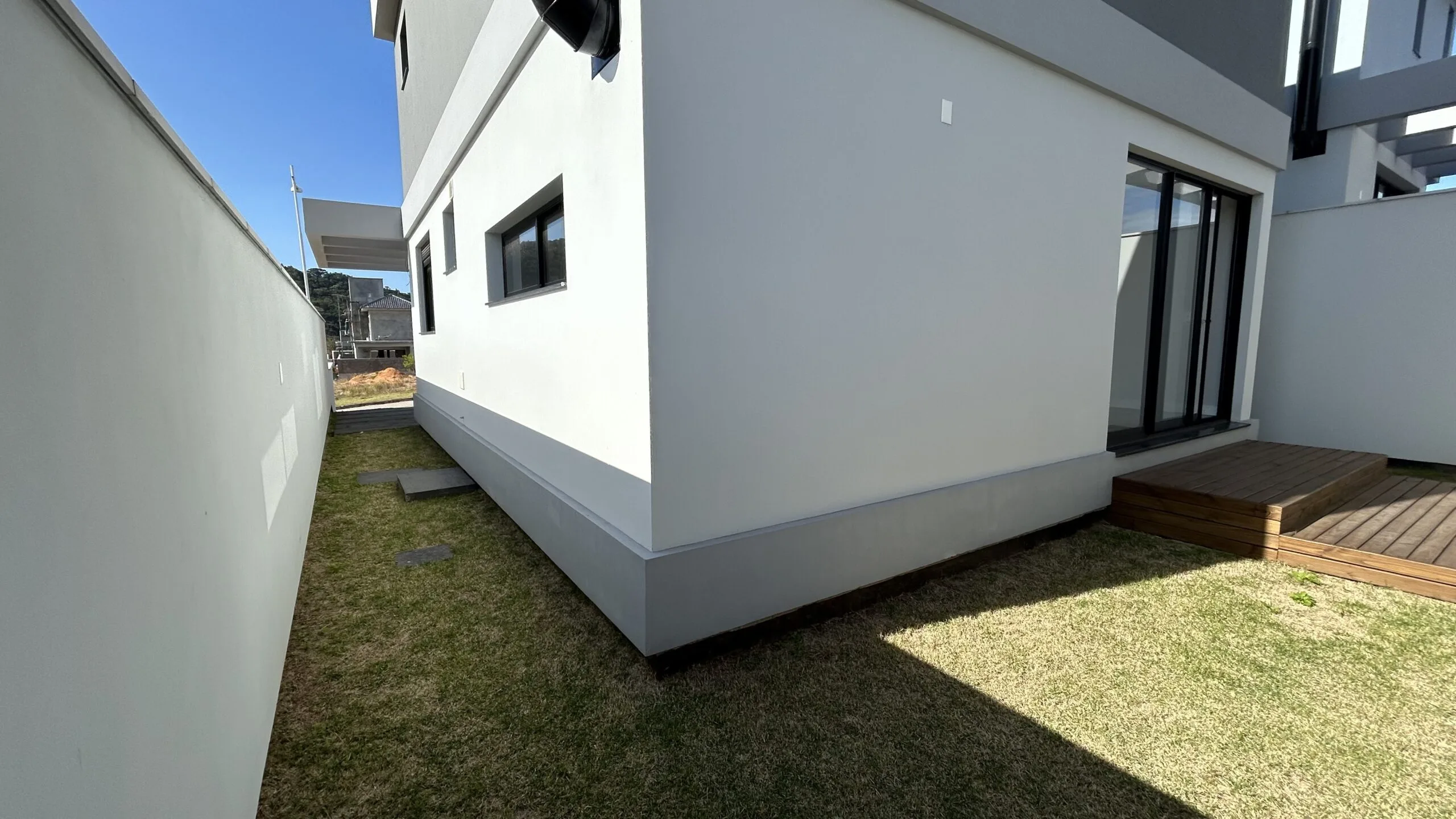 Villa Pamplona: Premium House with Private Garden in Rio Tavares