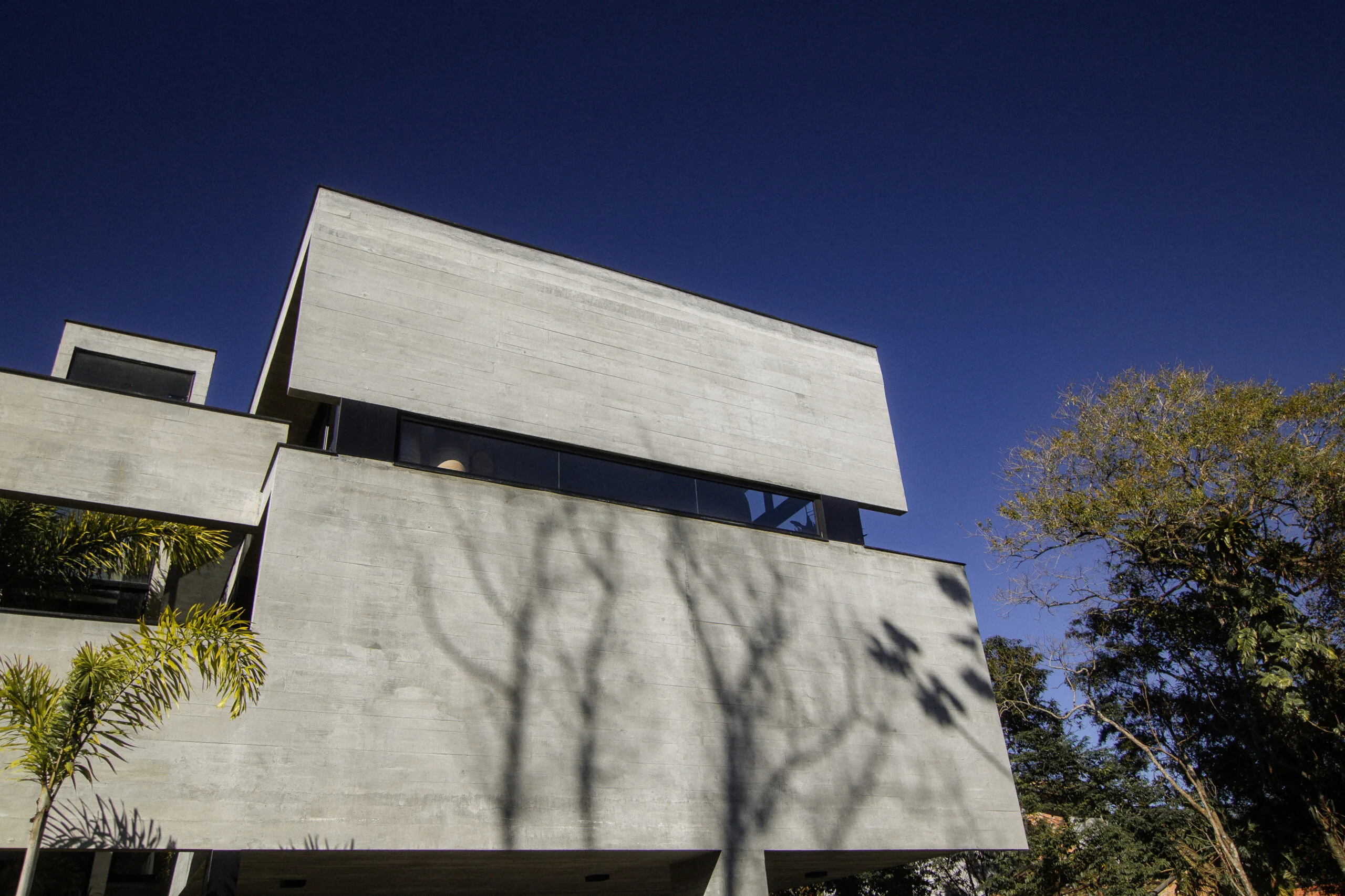AYA Casas: Ultra-Luxury Brutalist Residence with Private Garden in Praia do Estaleiro