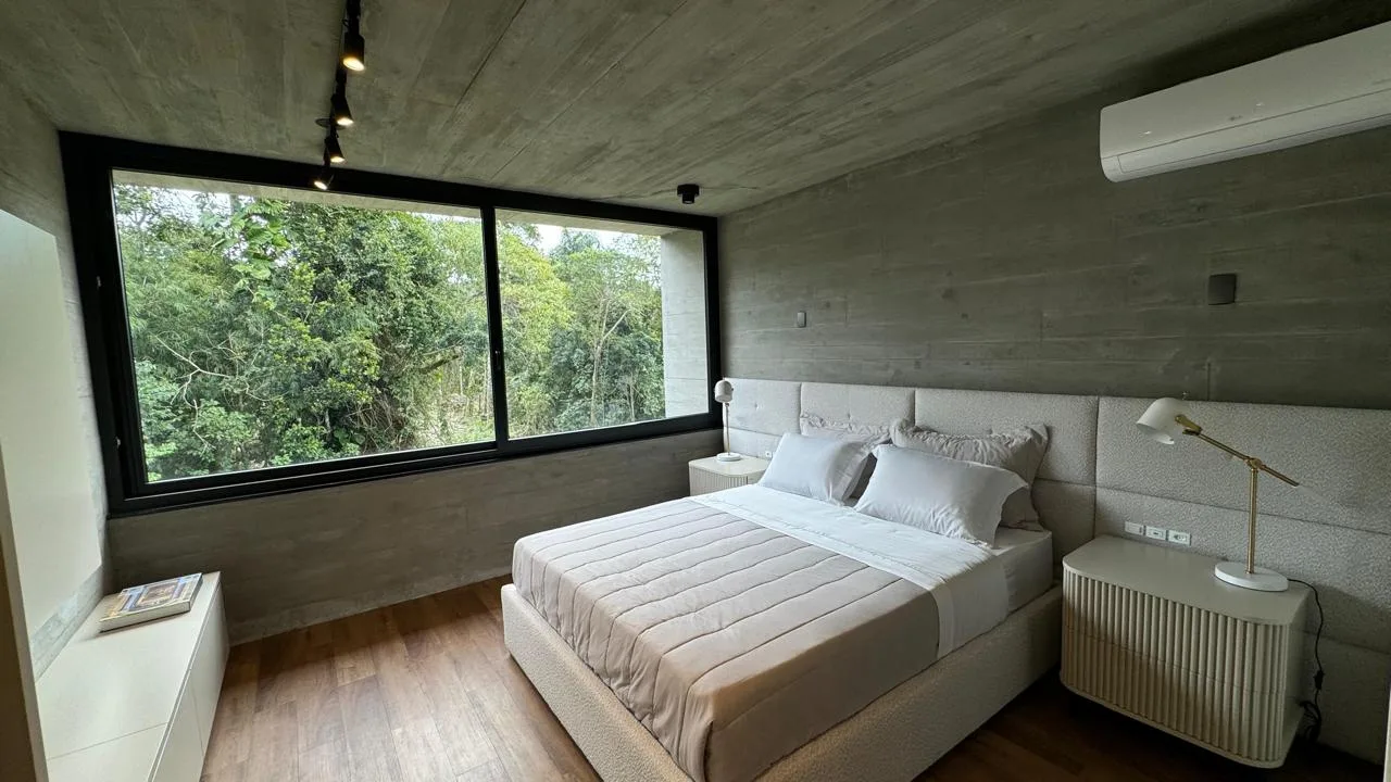 AYA Casas: Ultra-Luxury Brutalist Residence with Private Garden in Praia do Estaleiro
