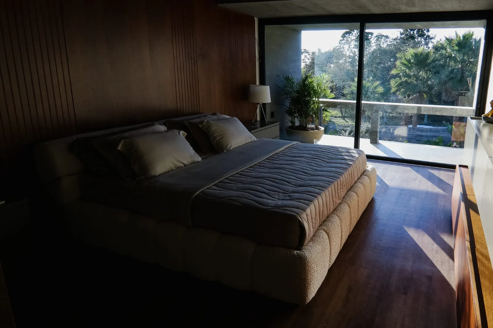 AYA Casas: Ultra-Luxury Brutalist Residence with Private Garden in Praia do Estaleiro
