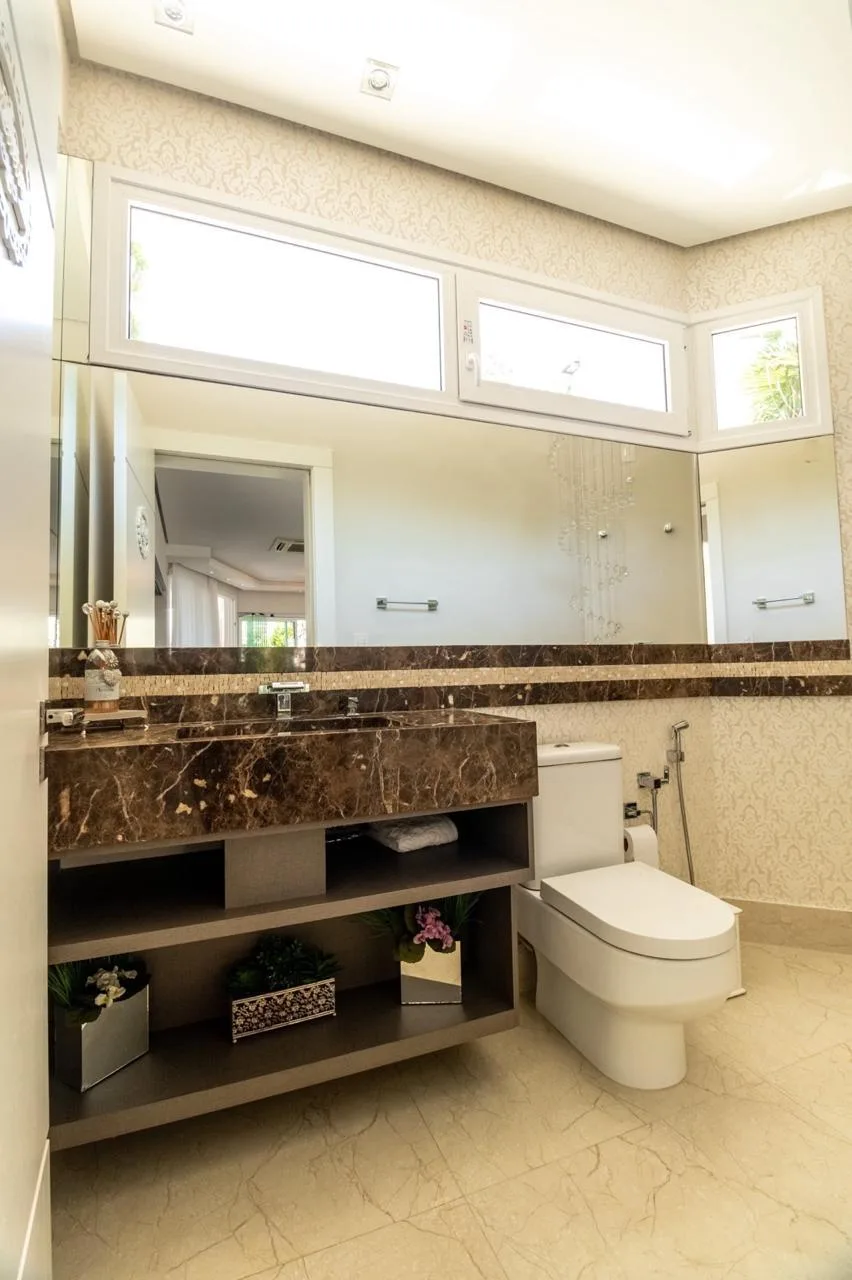 Jurerê Internacional: Ultra-Luxury Residence with Private Garden in Florianópolis