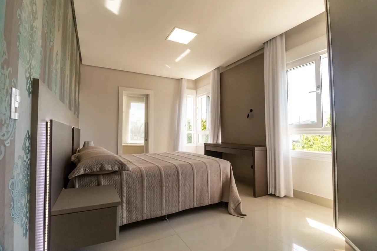Jurerê Internacional: Ultra-Luxury Residence with Private Garden in Florianópolis