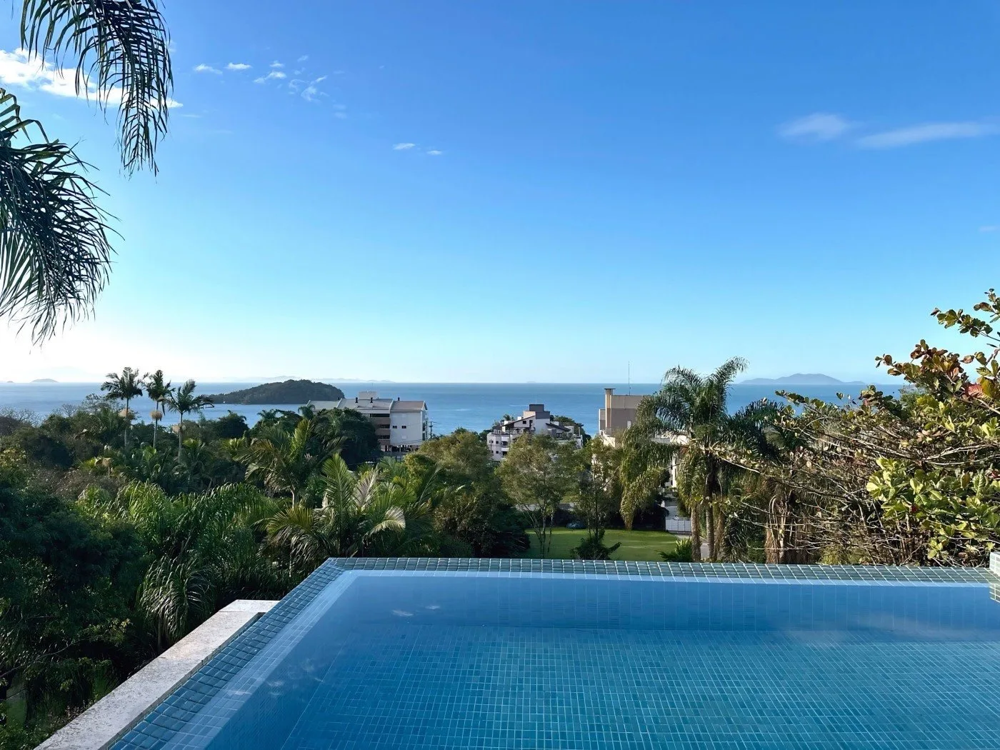 Canasjurerê Estate: Ultra-Luxury House in Florianópolis