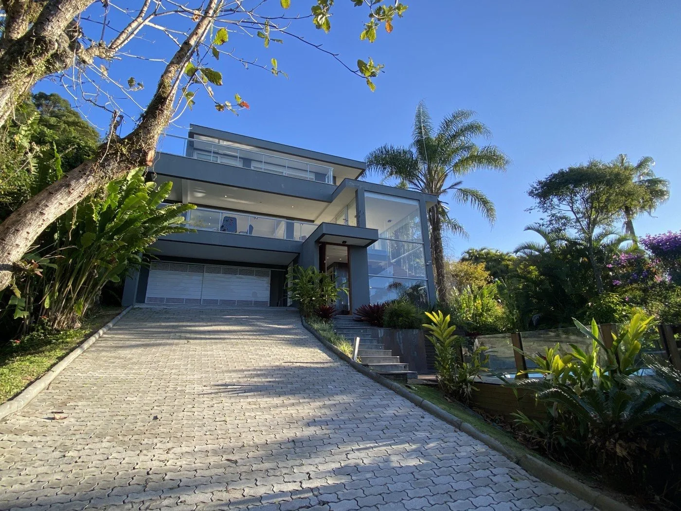 Canasjurerê Estate: Ultra-Luxury House in Florianópolis