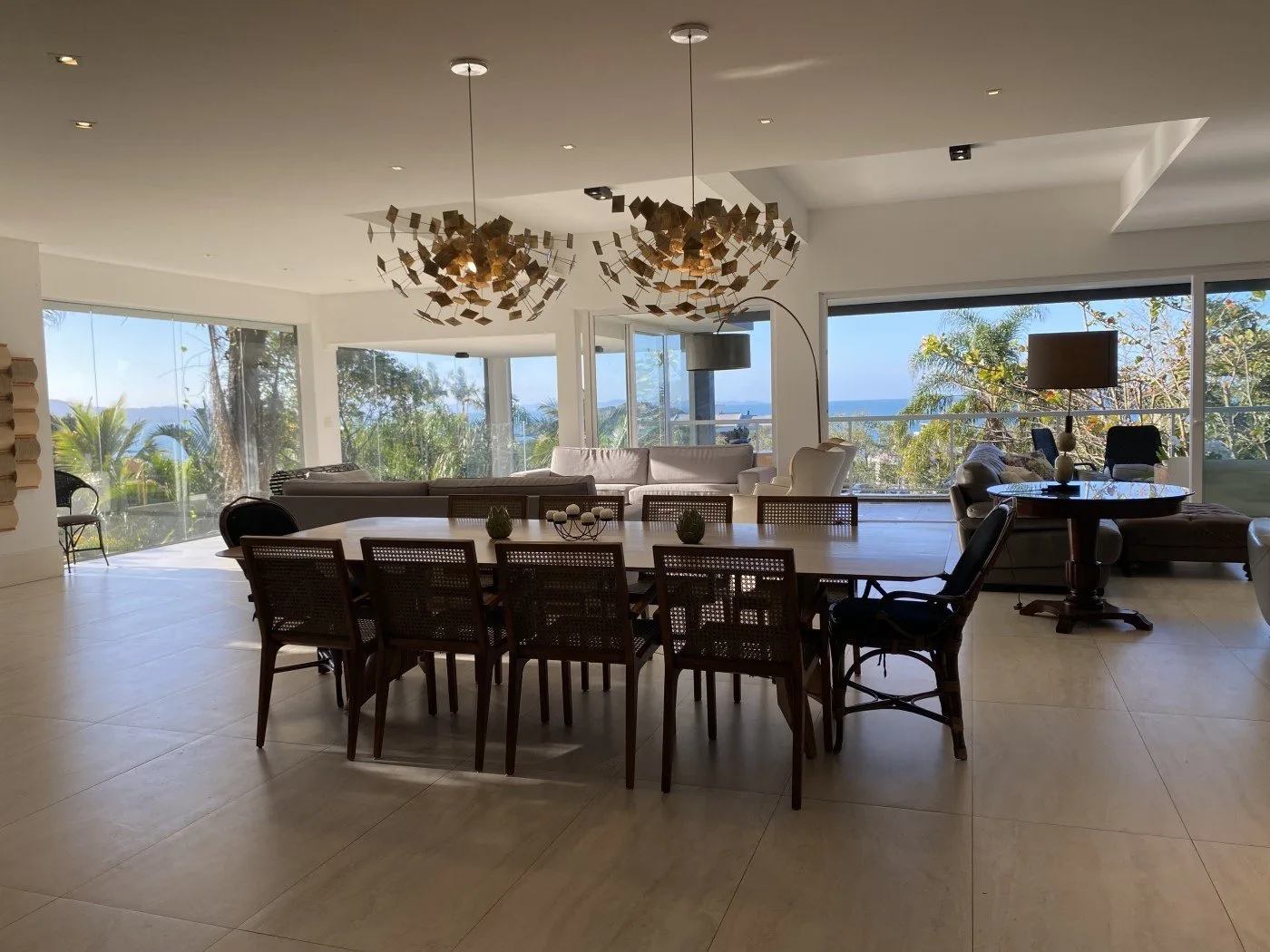 Canasjurerê Estate: Ultra-Luxury House in Florianópolis