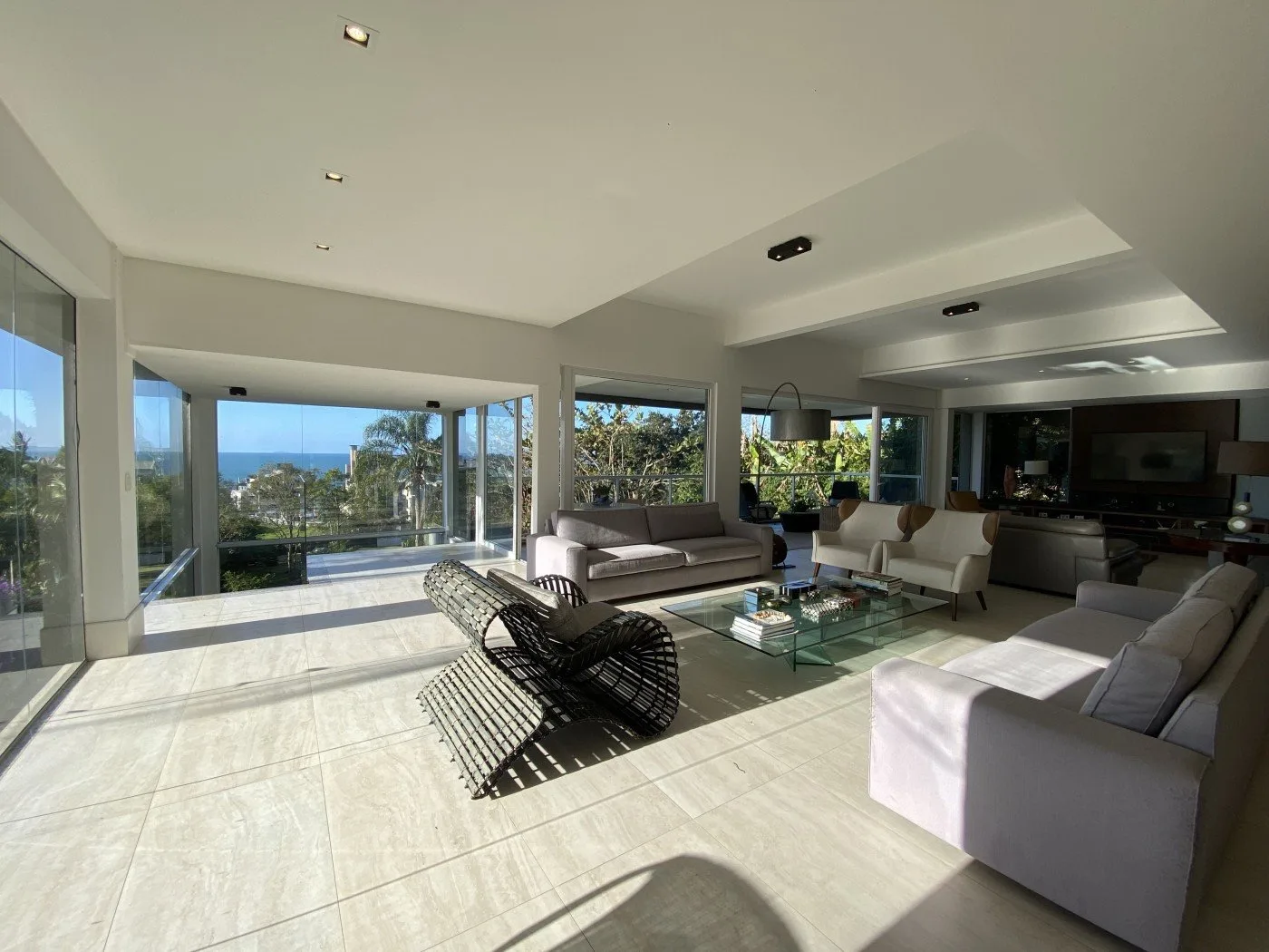 Canasjurerê Estate: Ultra-Luxury House in Florianópolis