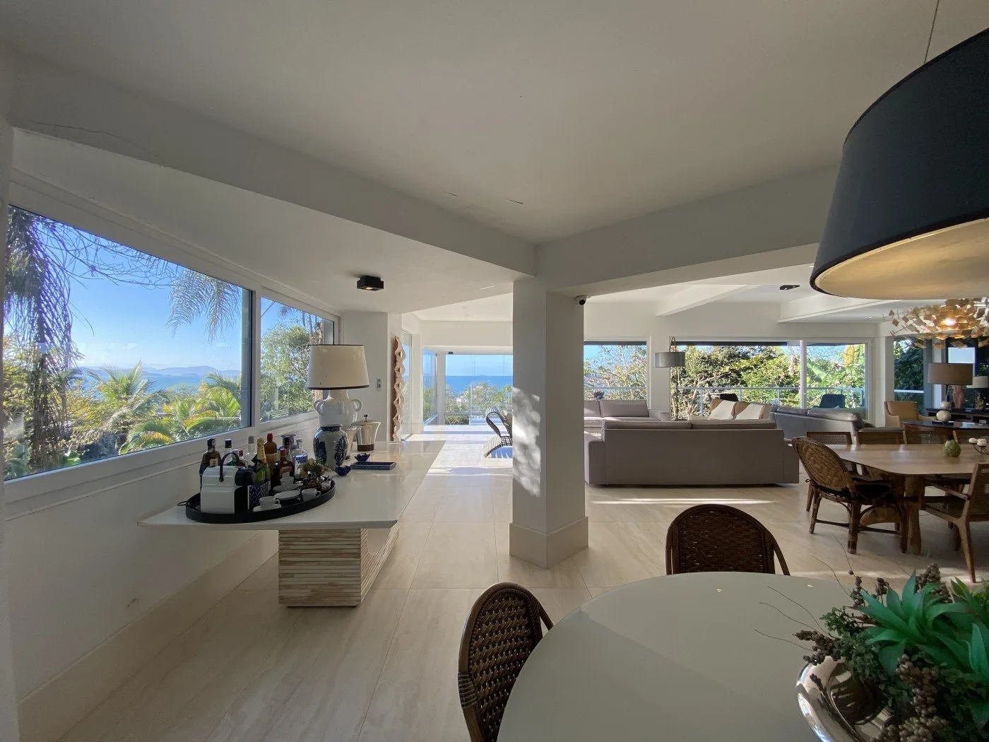 Canasjurerê Estate: Ultra-Luxury House in Florianópolis