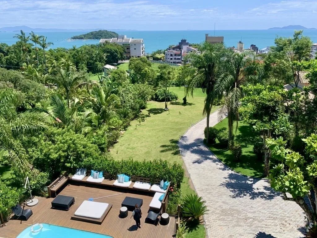 Canasjurerê Estate: Ultra-Luxury House in Florianópolis