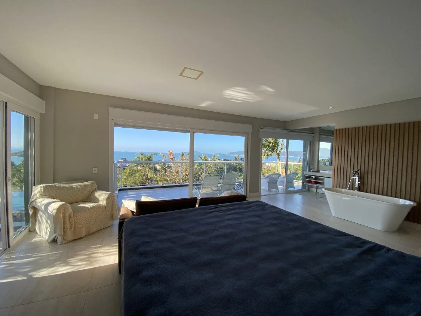 Canasjurerê Estate: Ultra-Luxury House in Florianópolis