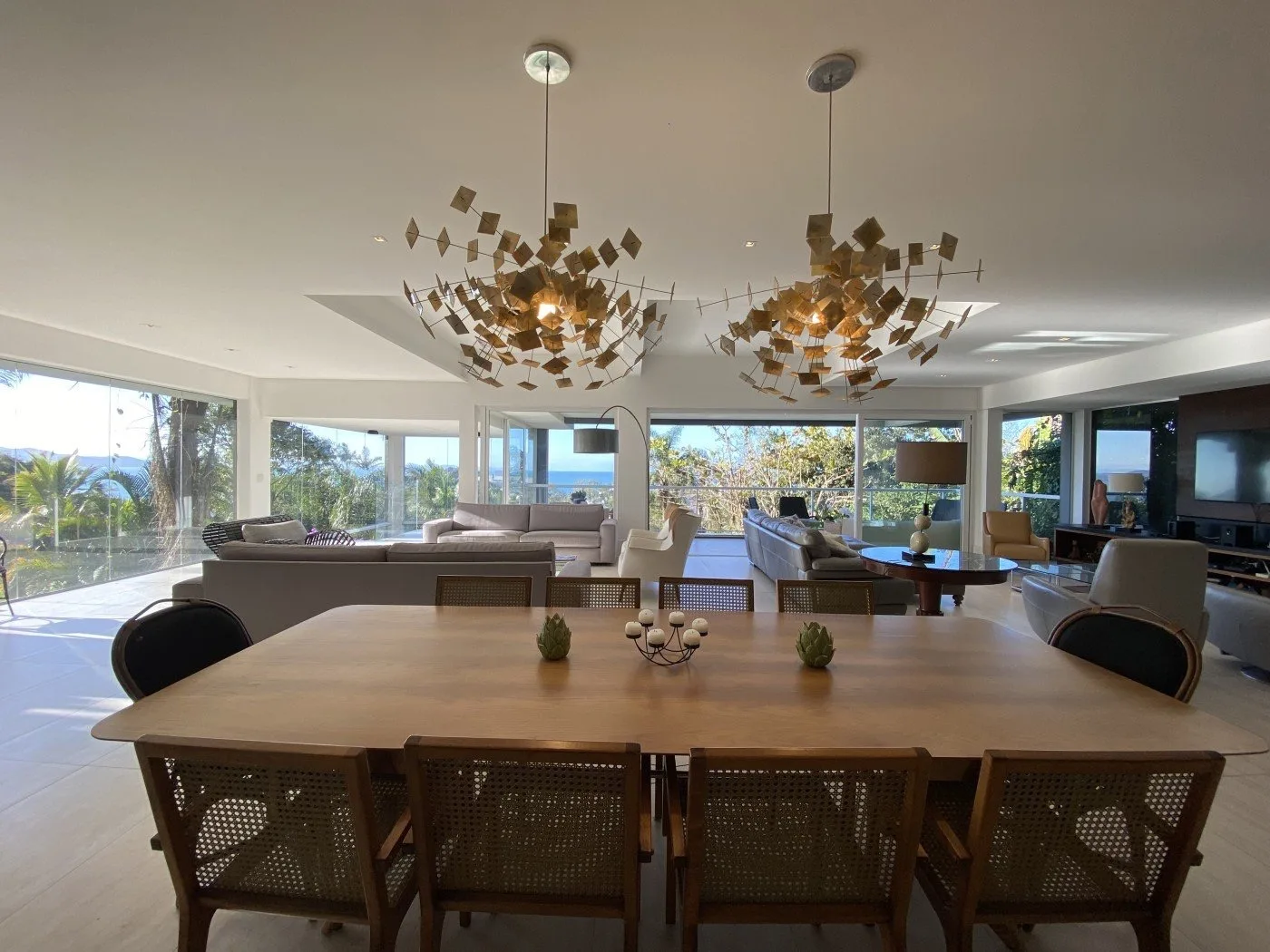 Canasjurerê Estate: Ultra-Luxury House in Florianópolis