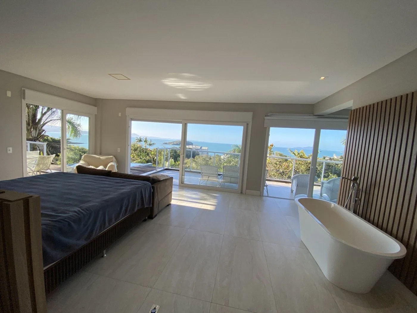 Canasjurerê Estate: Ultra-Luxury House in Florianópolis