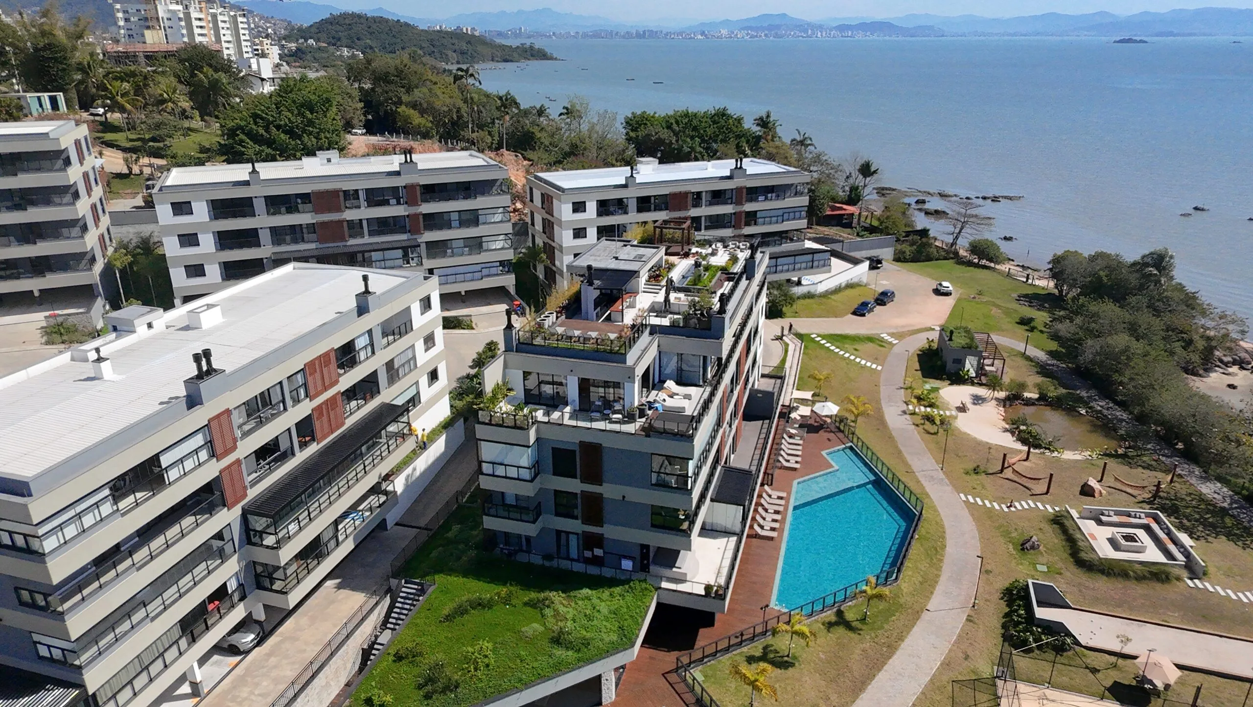 Felipe de Moraes Residence Club: Ultra-Luxury Oceanfront Villa in Florianópolis