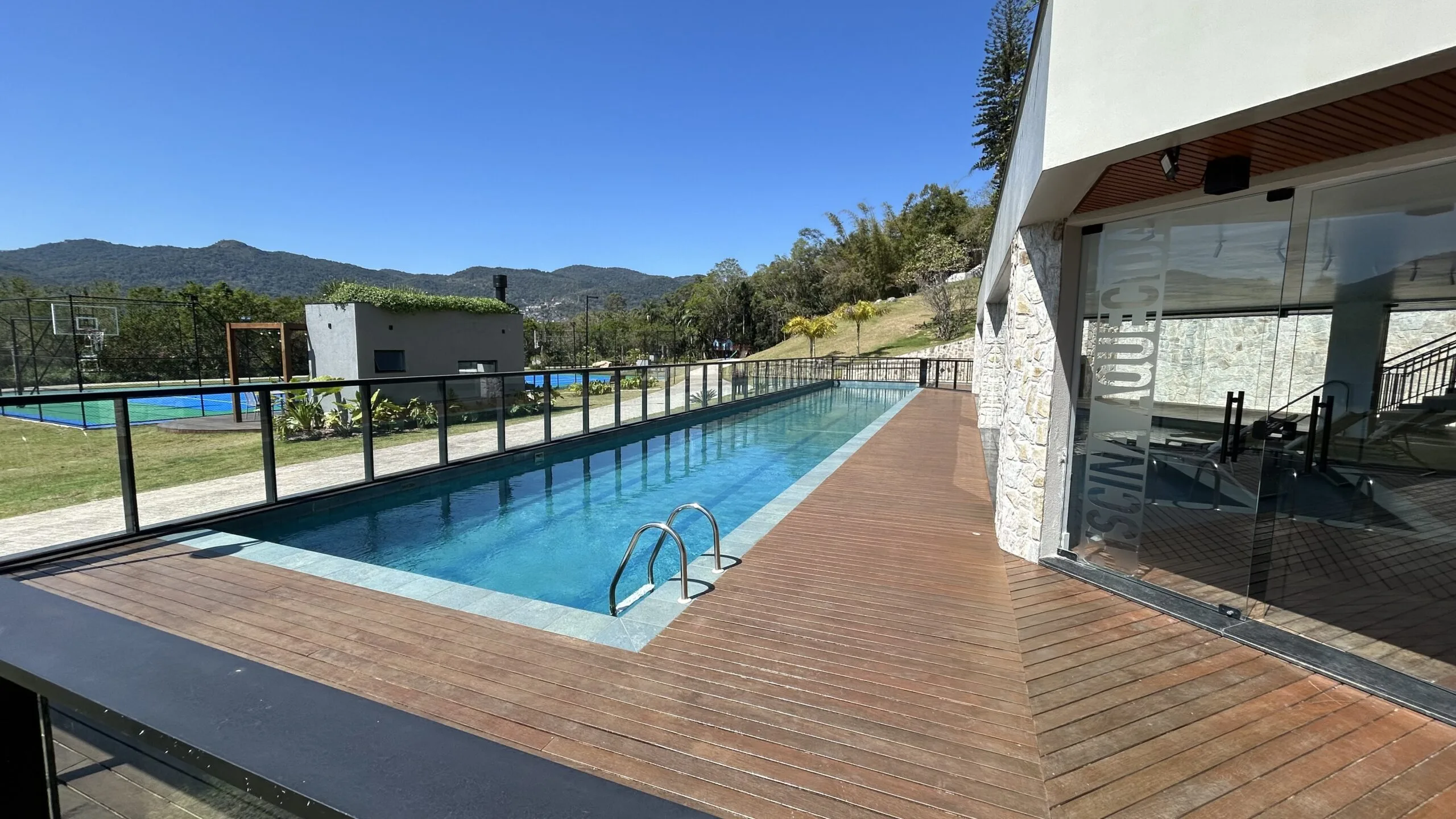 Felipe de Moraes Residence Club: Ultra-Luxury Oceanfront Villa in Florianópolis