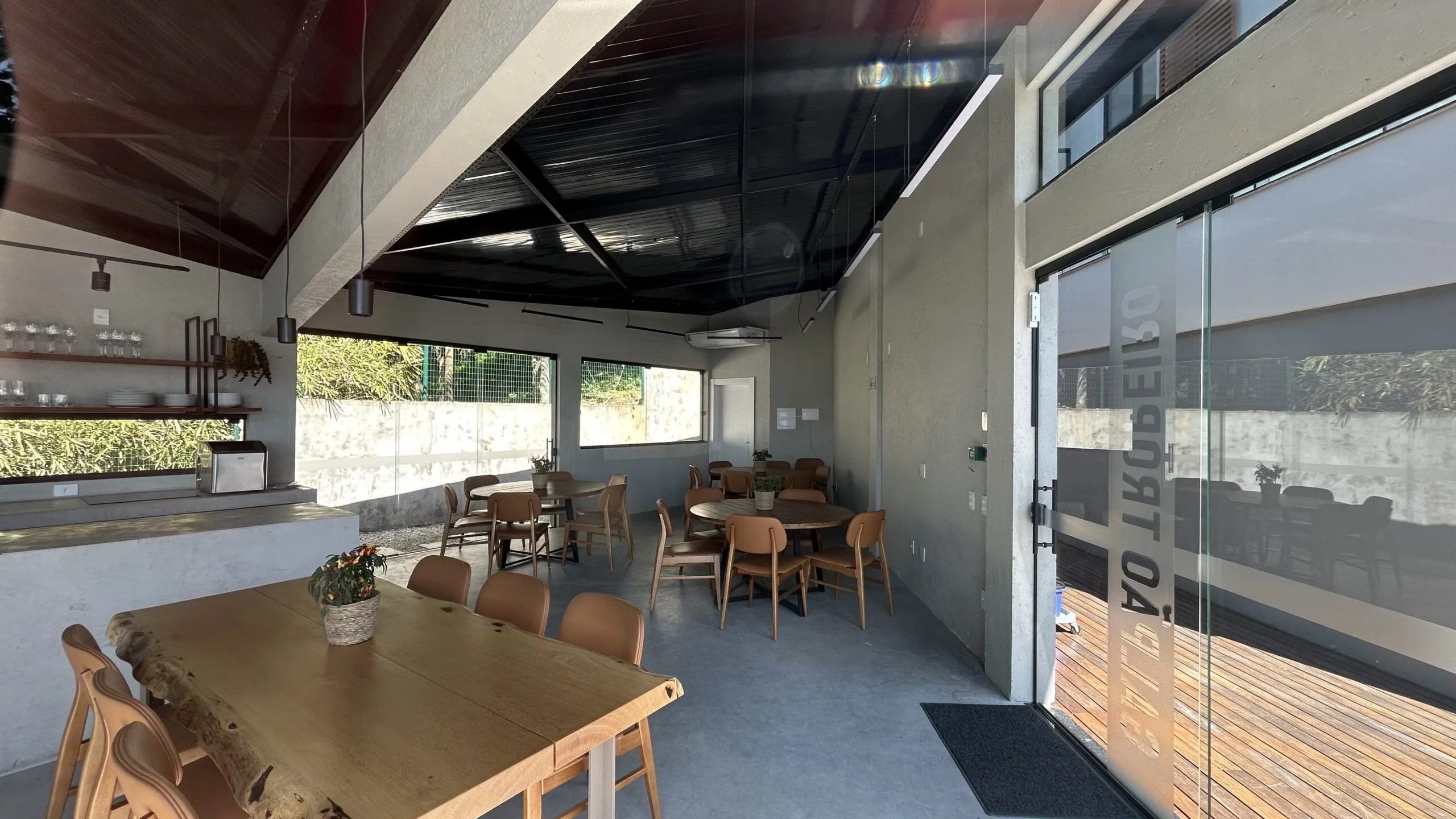 Felipe de Moraes Residence Club: Ultra-Luxury Oceanfront Villa in Florianópolis