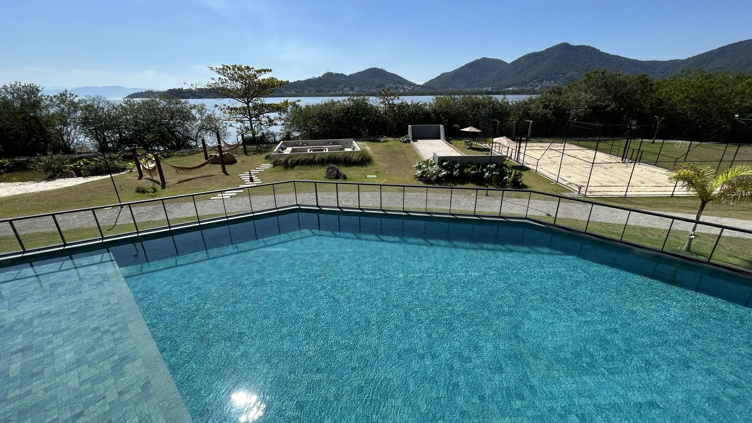Felipe de Moraes Residence Club: Ultra-Luxury Oceanfront Villa in Florianópolis